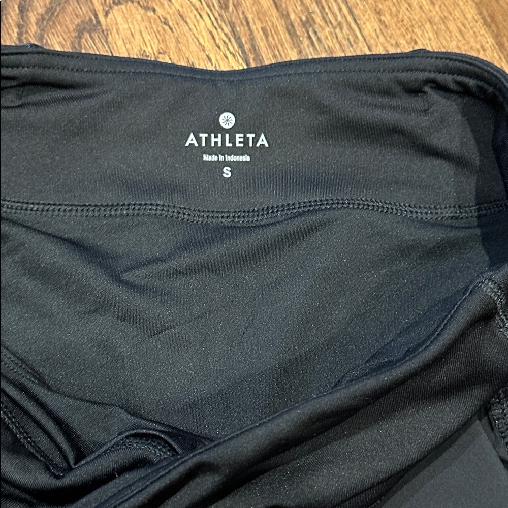 Athleta Mid Rise Run Short - Picture 6 of 9